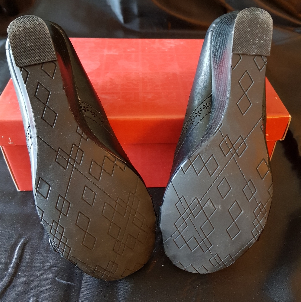 Shoes - Picture 2 of 3